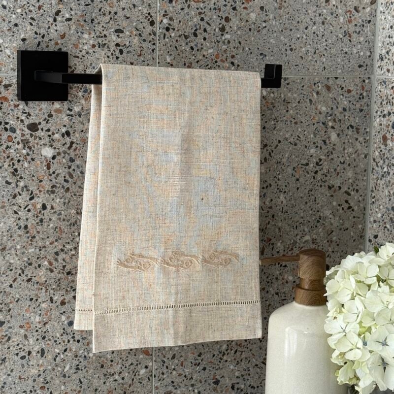 Toalla de manos avena / Fila de pescados beige