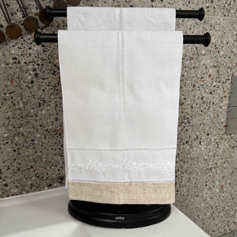 Pack: 2 toallas de Baño de visitas de lino blanco con bordado y franja crudo (Gift box)