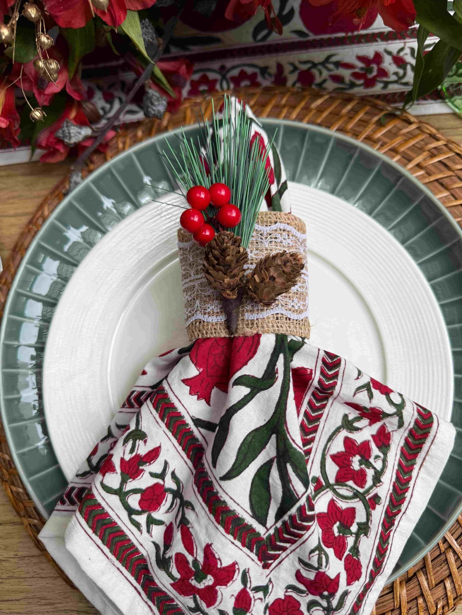 Arito de yute y piñas