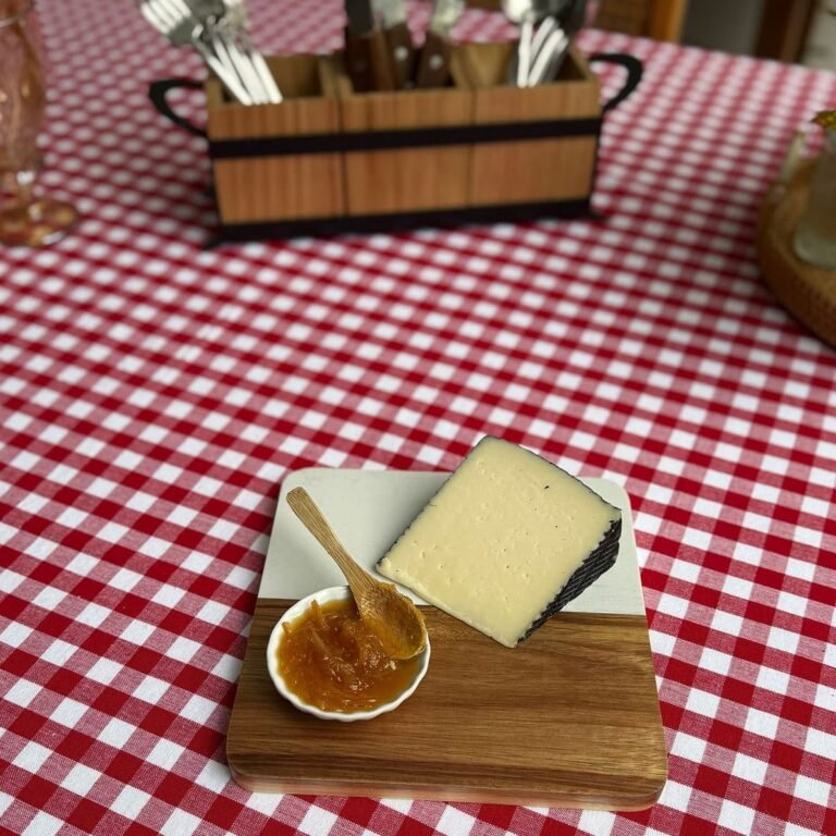 Tabla Cuadrada de madera y marmol
