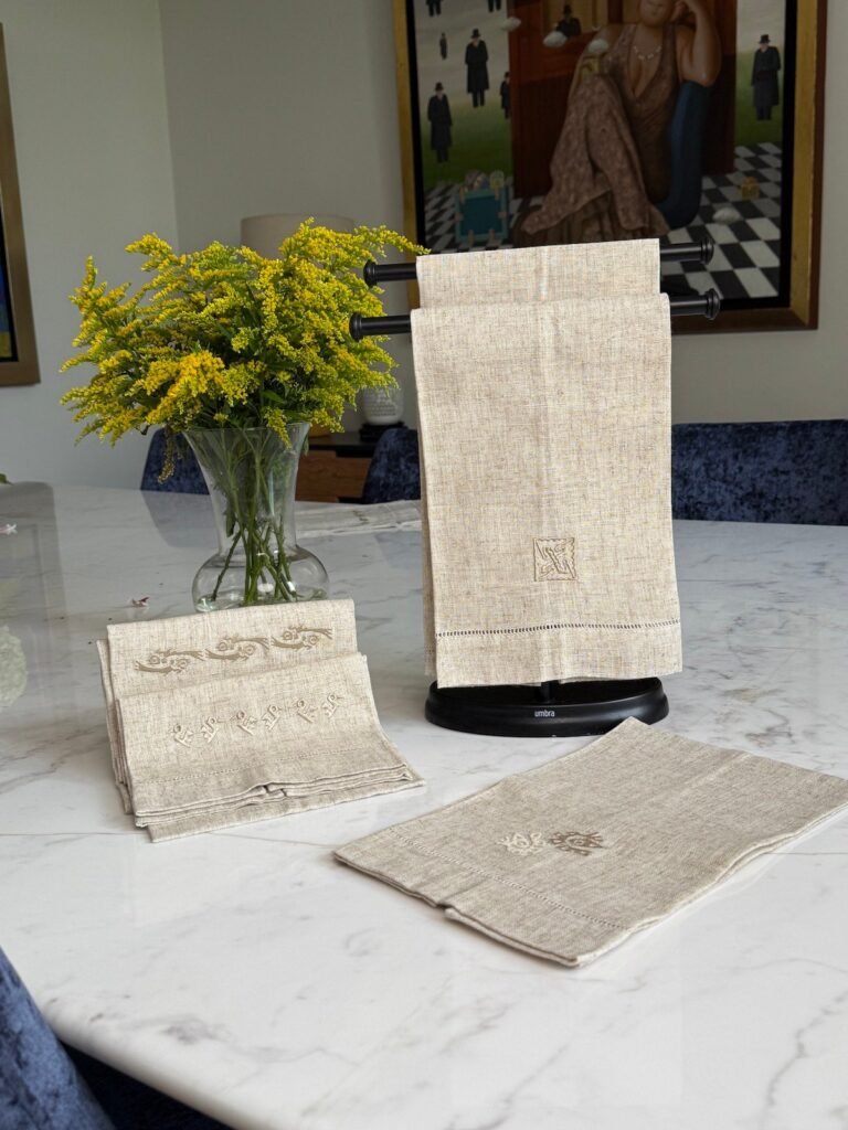 Toalla de manos avena / Fila de pajaros Beige
