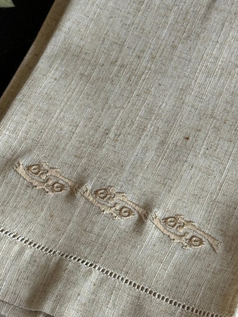 Toalla de manos avena / Fila de pescados beige