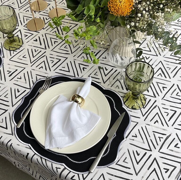 Individuales Belize Negros con bordado blanco