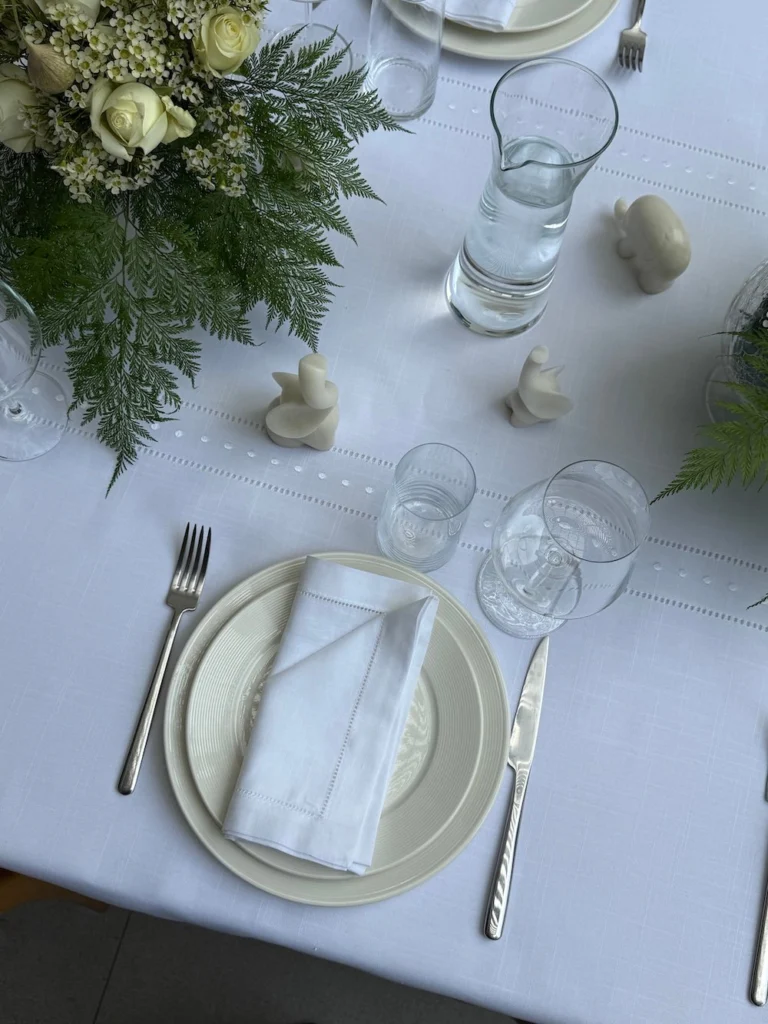 Mantel Polka - Blanco sobre blanco