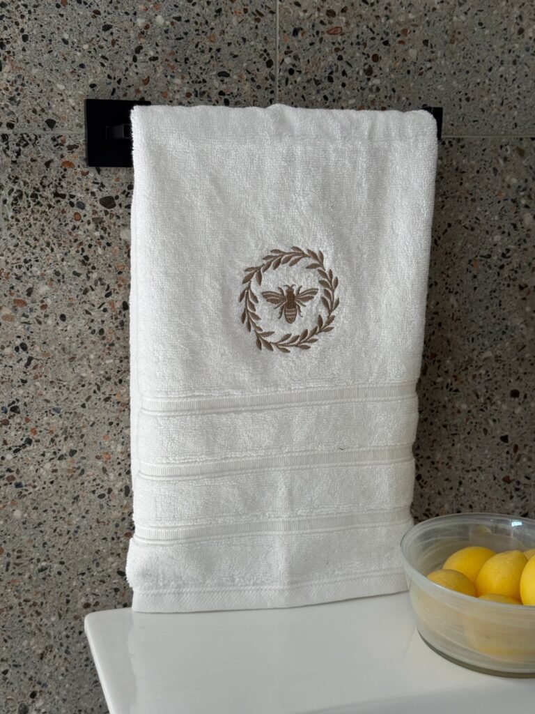 Toalla de Mano Bordado Abeja Dorado