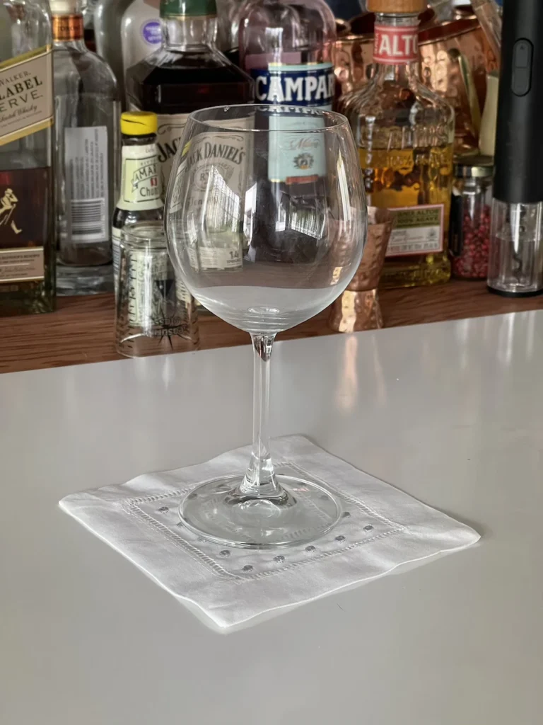 Posavaso blanco / Polka gris plata