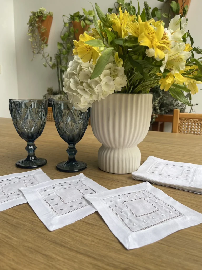 Posavaso blanco / Polka gris plata